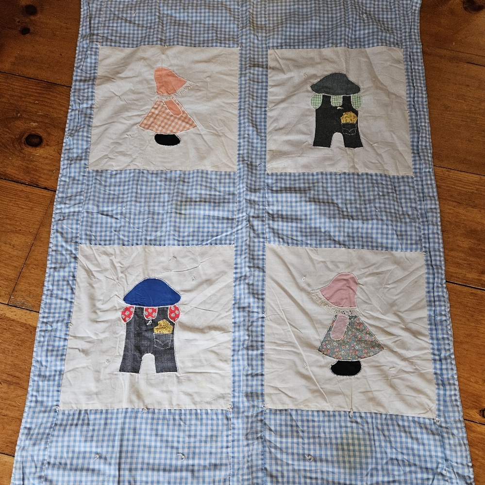LRTY Antique handmade Sunbonnet Sue a quilt folk art